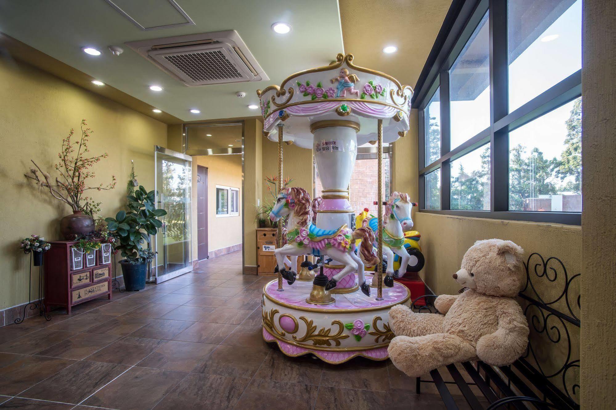 Famille Spa Resort Seogwipo Esterno foto