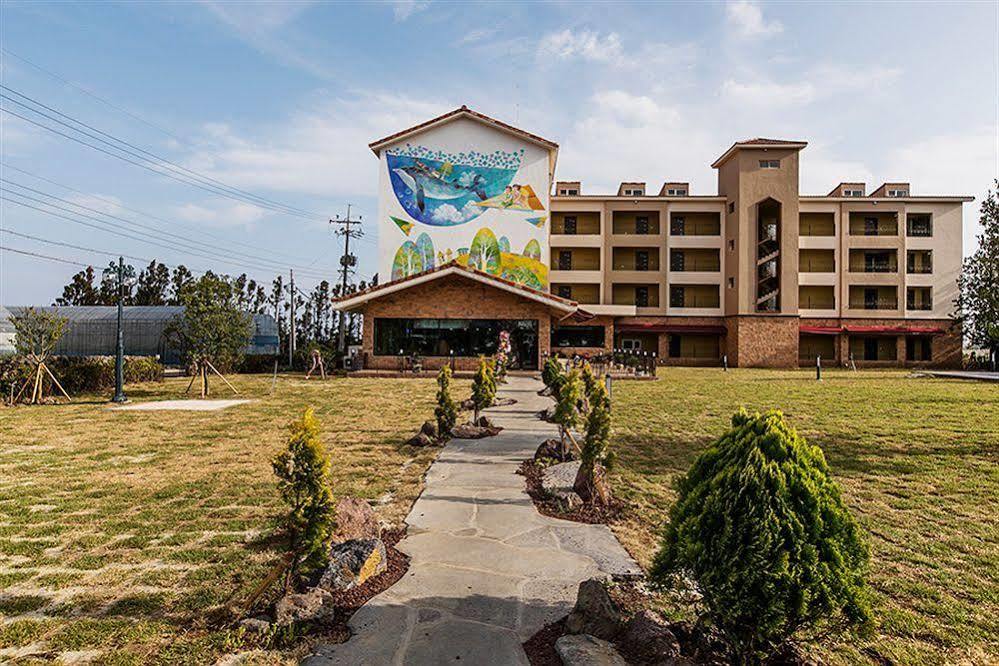 Famille Spa Resort Seogwipo Esterno foto